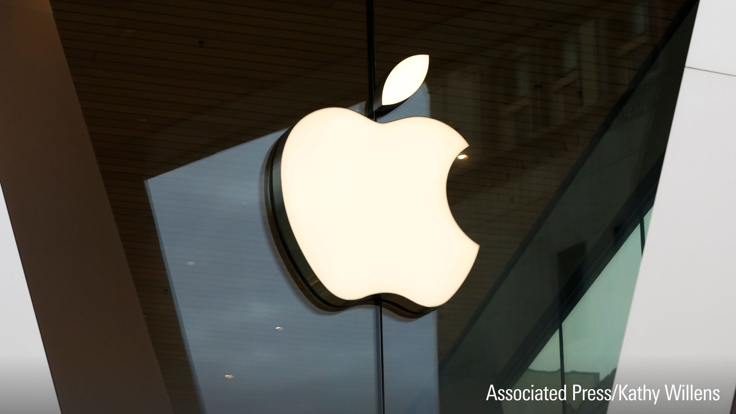 Smart Investor: 5 Growth Stock Picks, Powell Under Pressure, and the Latest Q2 Earnings